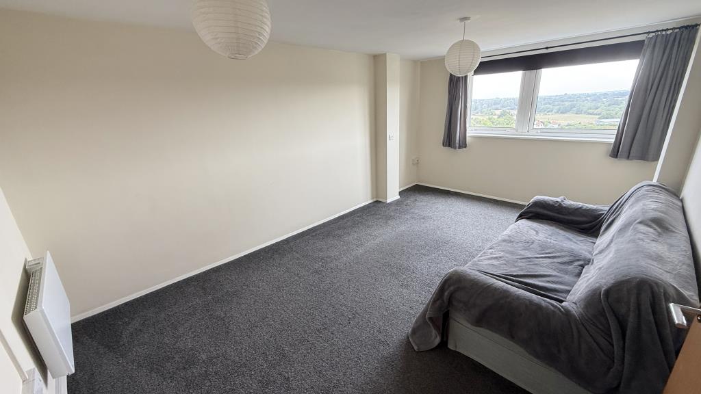 Lot: 170 - VACANT FLAT FOR INVESTMENT OR OCCUPATION - Interior image of living room from kitchen
